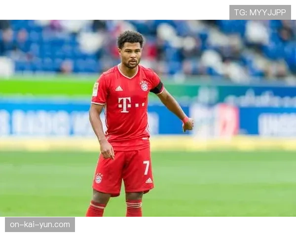 赛前最后一练,法兰克福全员健康,仅里茨参加部分合练。